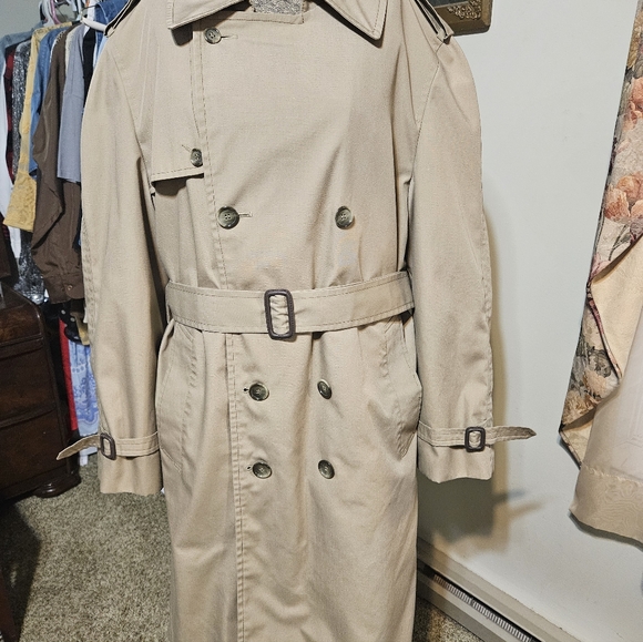 Vintage Beige Trench Coat with liner.  London Fog, 40 Short. - Picture 1 of 5